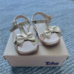 Gold sandals.  Toke. Size 22.